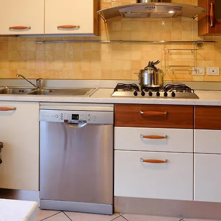 Dama Del Superiore Stresa