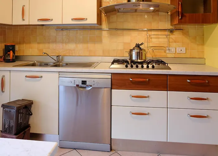 Dama Del Superiore Stresa